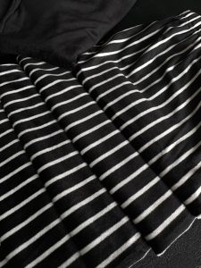 zeus-siyah-cizgili-kadife-2